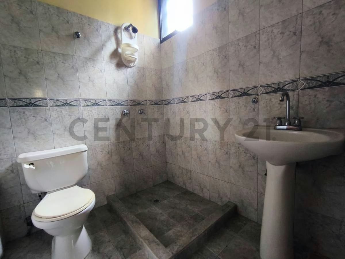 Casa de 400 m² en Sabaneta, El Hatillo con amplio terreno y anexos - 20