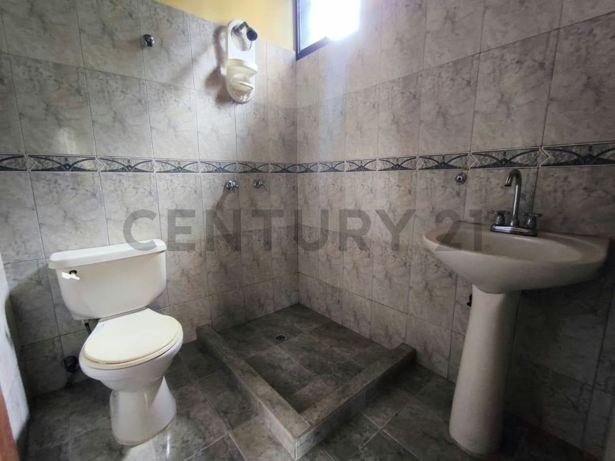 Casa de 400 m² en Sabaneta, El Hatillo con amplio terreno y anexos - 24
