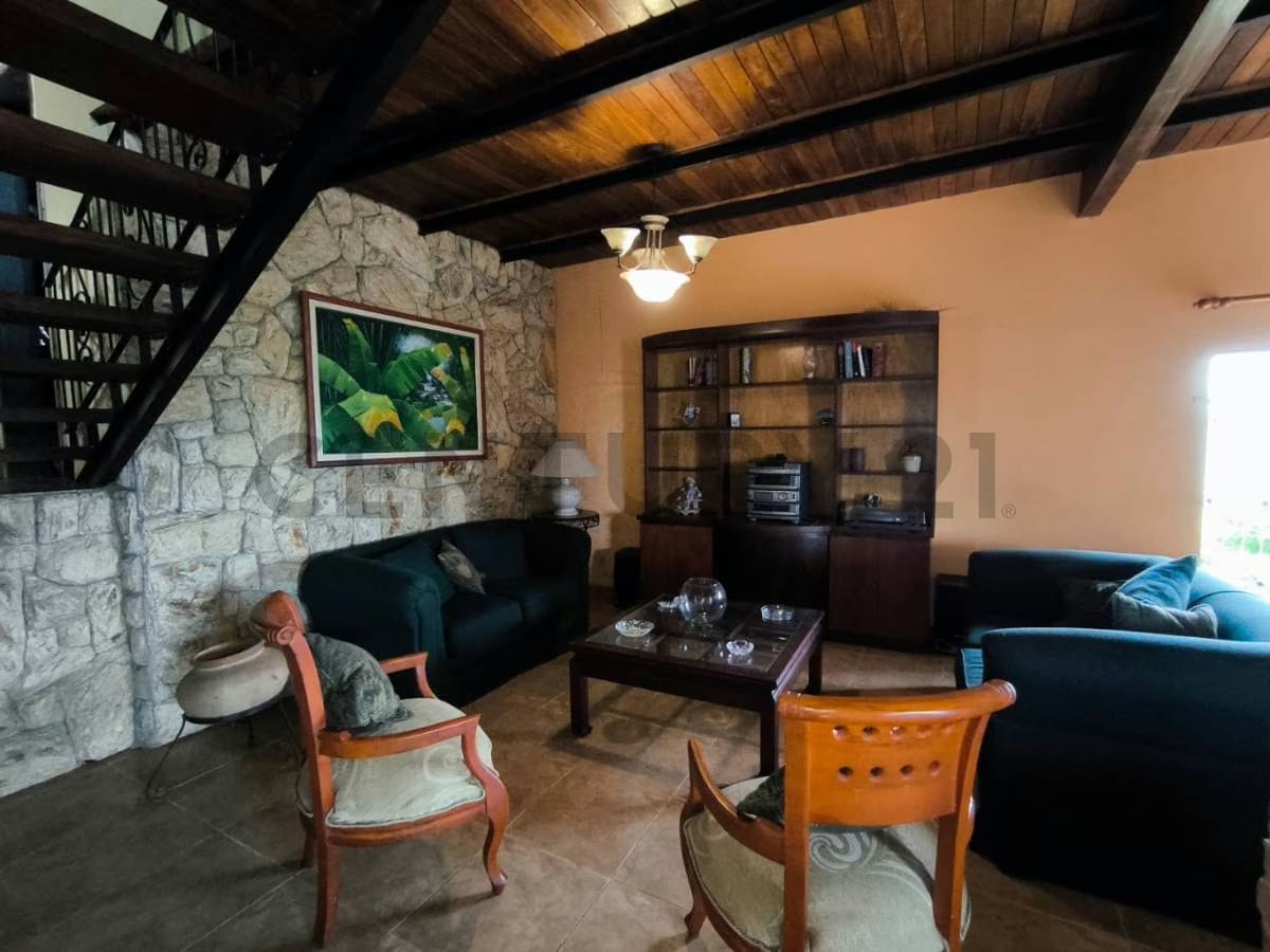 Casa de 400 m² en Sabaneta, El Hatillo con amplio terreno y anexos - 4