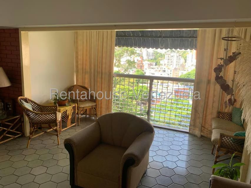 Apartamento (Duplex) en Venta en Colinas de Bello Monte, Distrito Metropolitano - 11