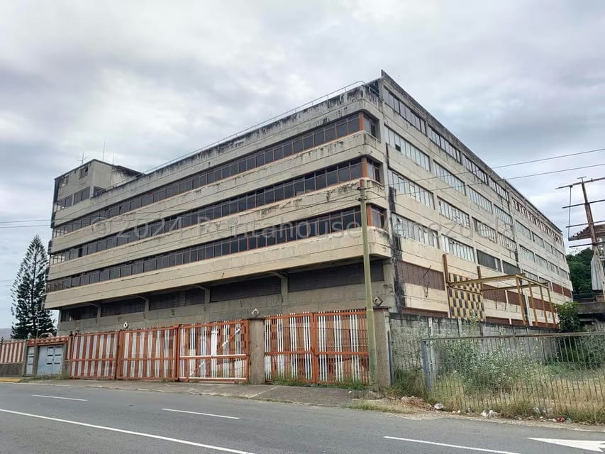 Comercial (Edificio) en Venta en El Marques, Miranda