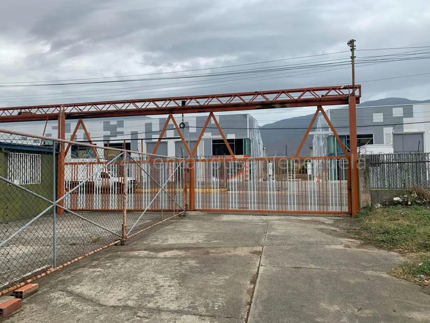 Comercial (Edificio) en Venta en El Marques, Miranda - 2