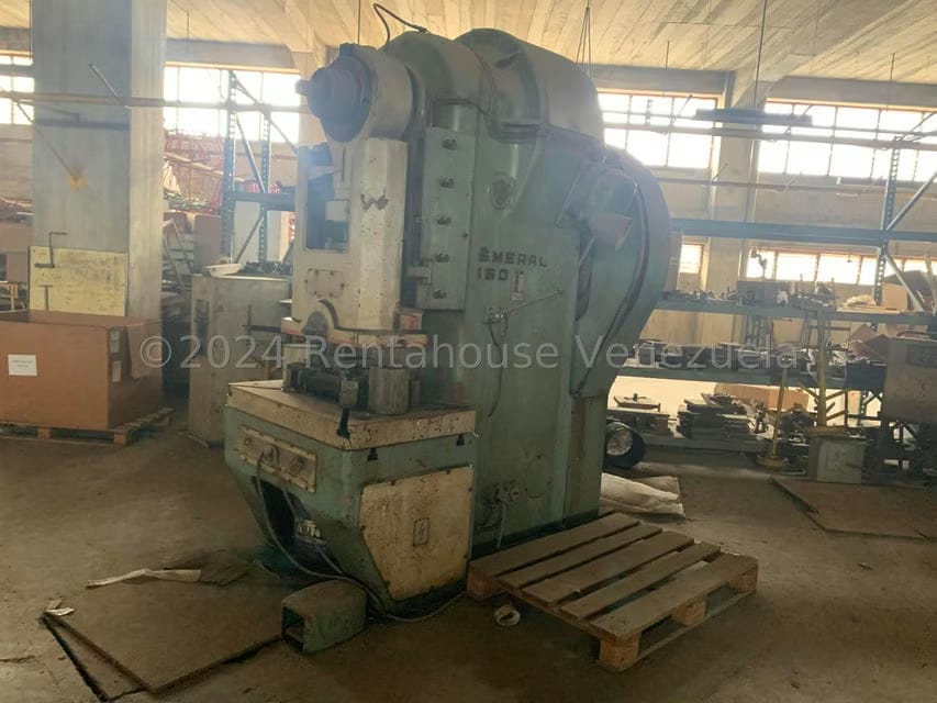 Comercial (Edificio) en Venta en El Marques, Miranda - 101