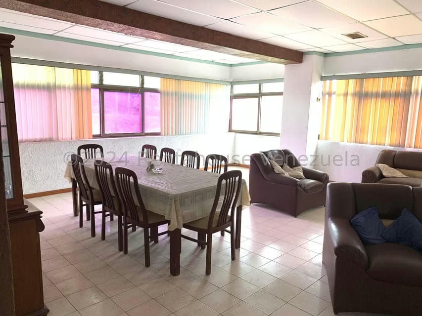 Comercial (Edificio) en Venta en El Marques, Miranda - 110