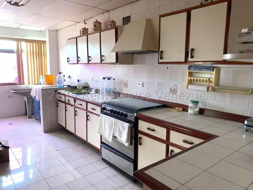 Comercial (Edificio) en Venta en El Marques, Miranda - 112