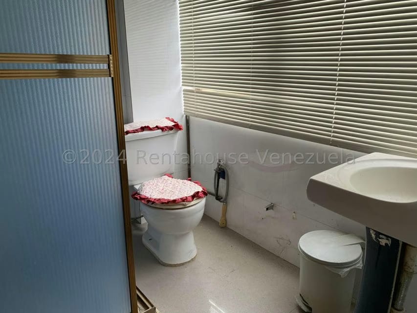 Comercial (Edificio) en Venta en El Marques, Miranda - 121