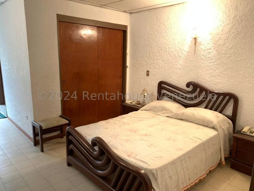 Comercial (Edificio) en Venta en El Marques, Miranda - 124