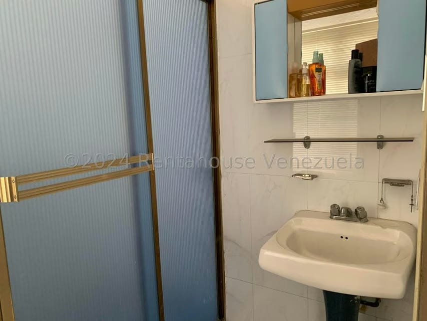 Comercial (Edificio) en Venta en El Marques, Miranda - 127