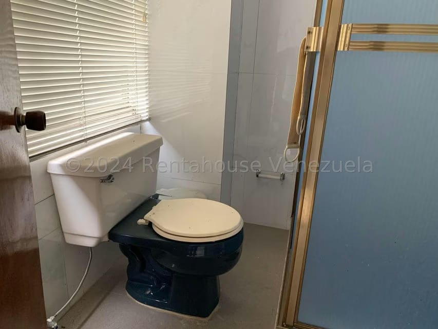 Comercial (Edificio) en Venta en El Marques, Miranda - 128