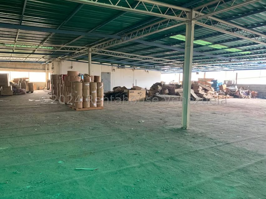 Comercial (Edificio) en Venta en El Marques, Miranda - 130