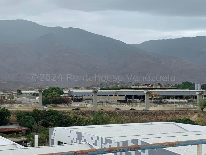 Comercial (Edificio) en Venta en El Marques, Miranda - 132