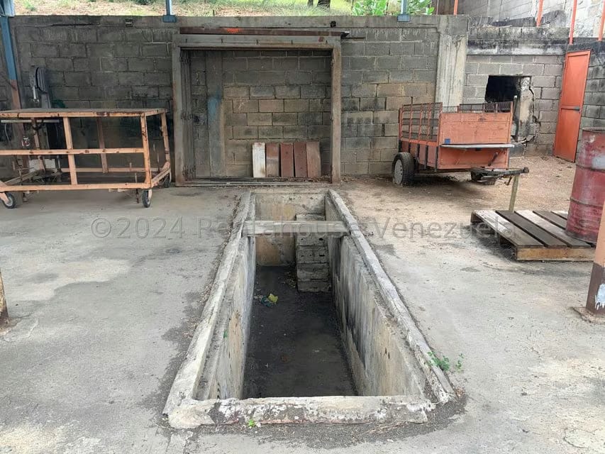 Comercial (Edificio) en Venta en El Marques, Miranda - 137