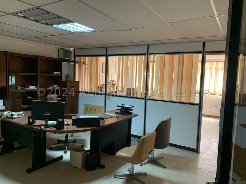 Comercial (Edificio) en Venta en El Marques, Miranda - 16