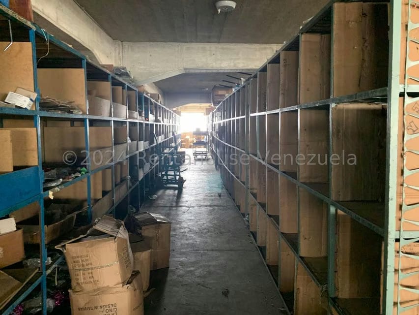 Comercial (Edificio) en Venta en El Marques, Miranda - 27