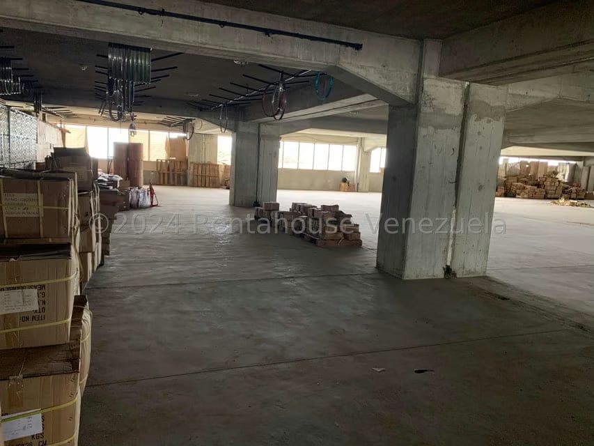 Comercial (Edificio) en Venta en El Marques, Miranda - 28