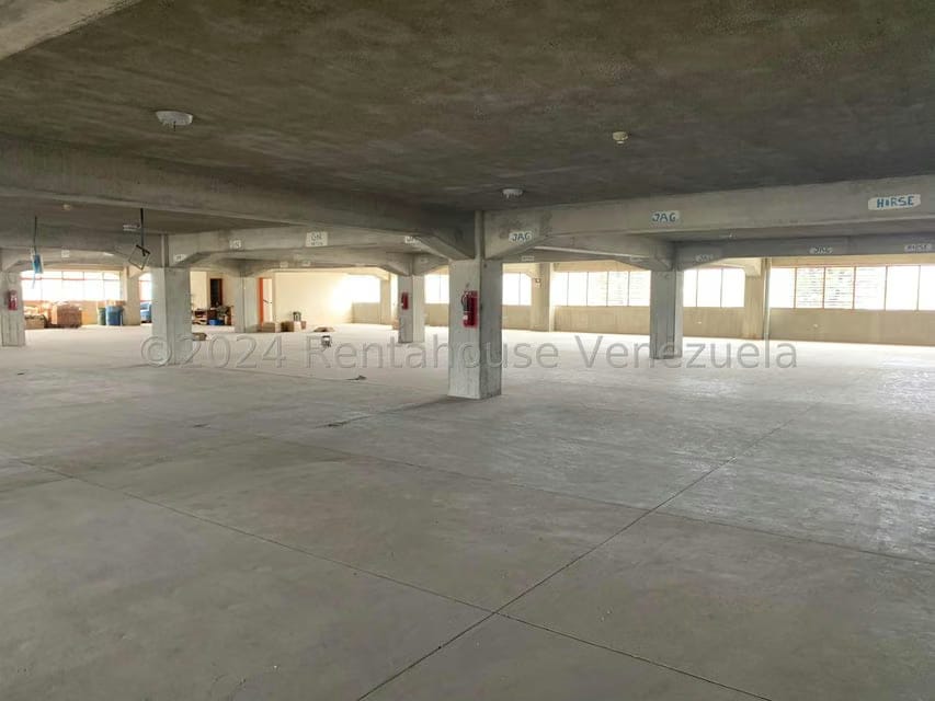 Comercial (Edificio) en Venta en El Marques, Miranda - 32