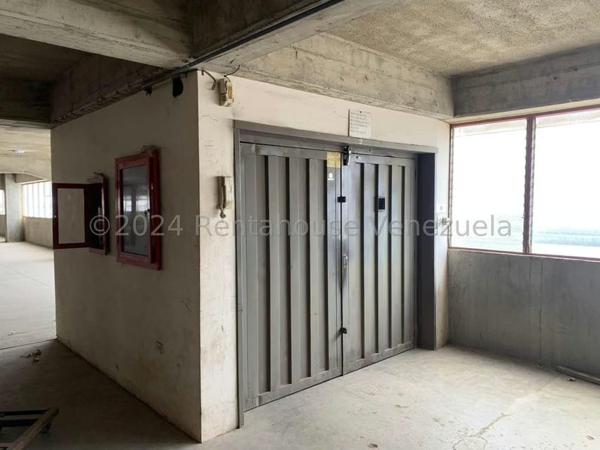Comercial (Edificio) en Venta en El Marques, Miranda - 33
