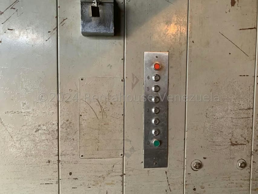 Comercial (Edificio) en Venta en El Marques, Miranda - 34