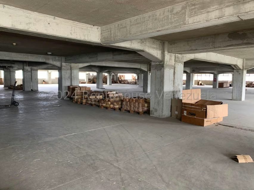 Comercial (Edificio) en Venta en El Marques, Miranda - 35