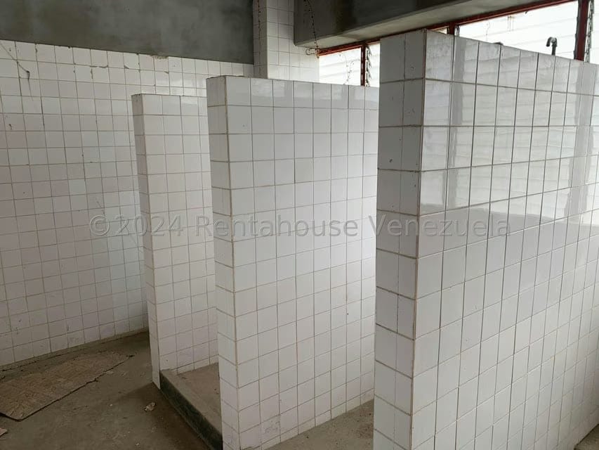 Comercial (Edificio) en Venta en El Marques, Miranda - 41