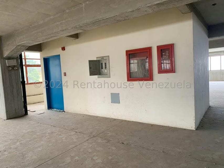 Comercial (Edificio) en Venta en El Marques, Miranda - 46