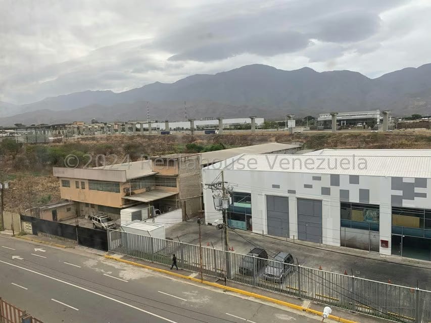 Comercial (Edificio) en Venta en El Marques, Miranda - 56