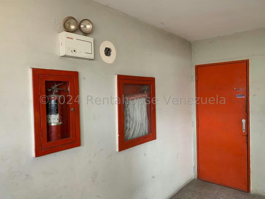Comercial (Edificio) en Venta en El Marques, Miranda - 71