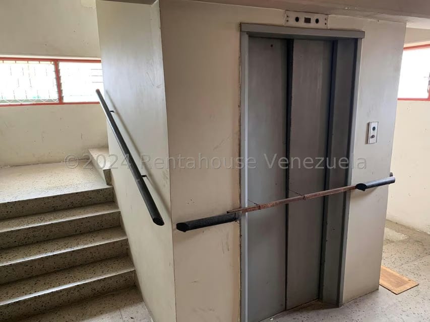 Comercial (Edificio) en Venta en El Marques, Miranda - 74