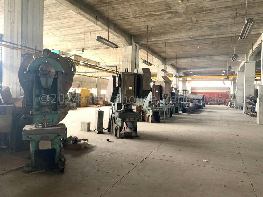 Comercial (Edificio) en Venta en El Marques, Miranda - 100