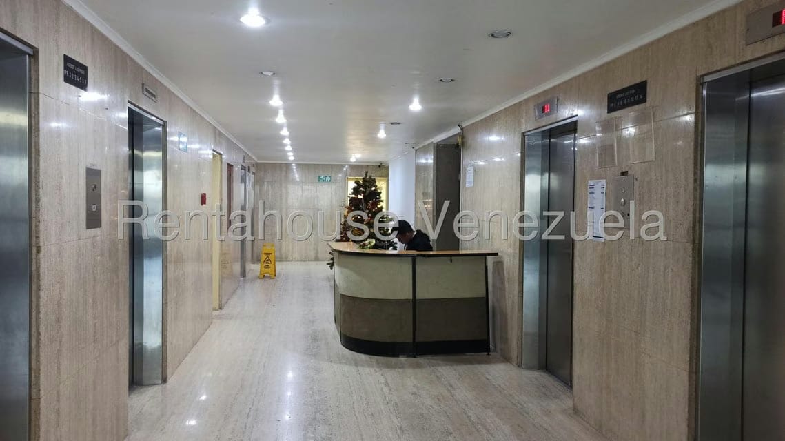 Comercial (Oficina) en Alquiler en Los Chaguaramos, Distrito Metropolitano - 2
