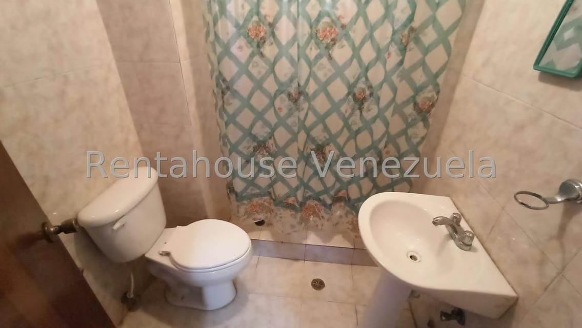 Comercial (Oficina) en Alquiler en Los Chaguaramos, Distrito Metropolitano - 12