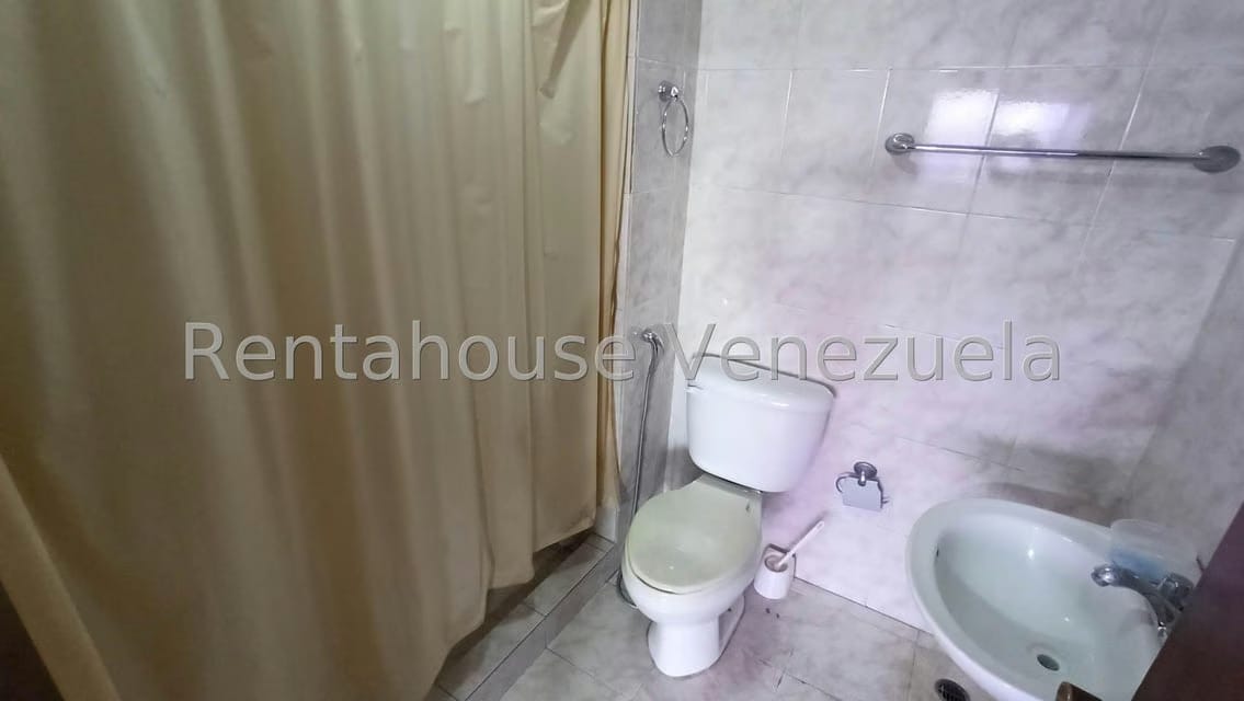 Comercial (Oficina) en Alquiler en Los Chaguaramos, Distrito Metropolitano - 8