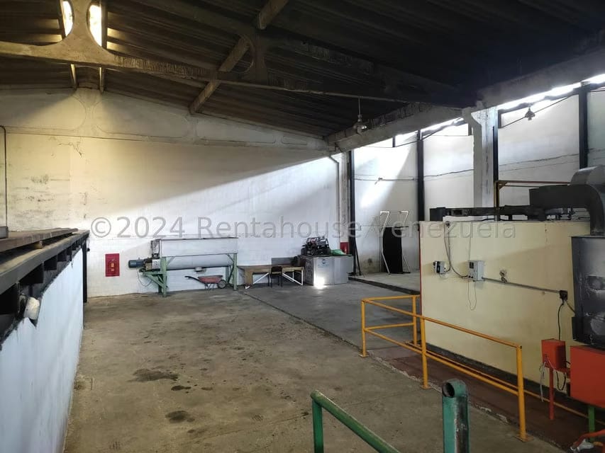 Comercial (Industrial) en Venta en Zona Industrial 2, Lara - 18