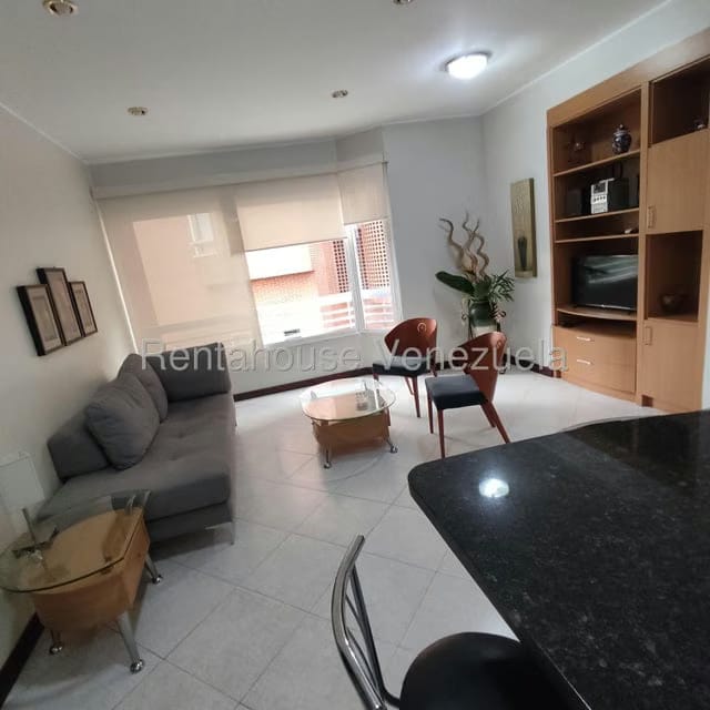 Apartamento (1 Nivel) en Alquiler en El Rosal, Distrito Metropolitano - 2
