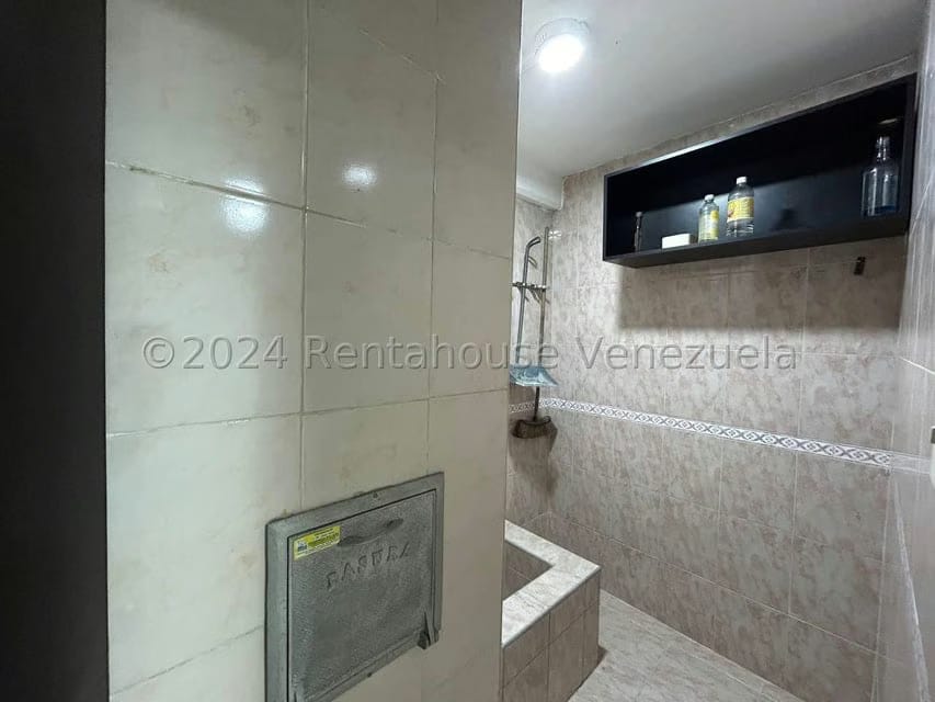 Comercial (Edificio) en Venta en Centro, Lara - 50