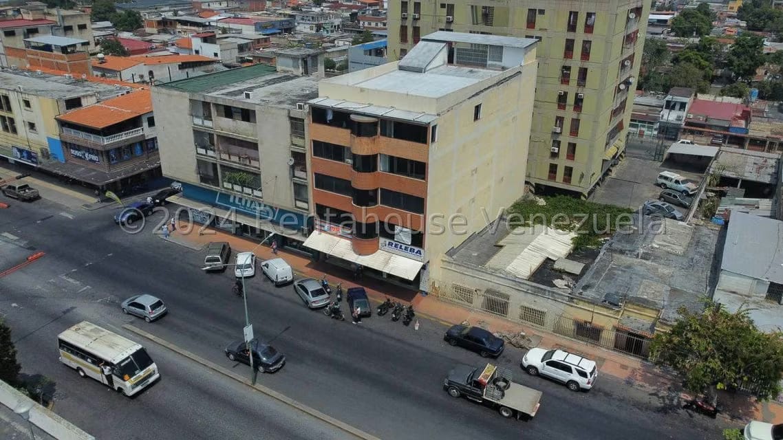 Comercial (Edificio) en Venta en Centro, Lara - 58