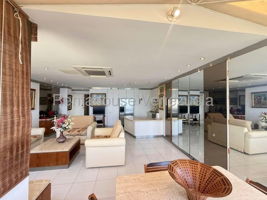 Apartamento (1 Nivel) en Venta en Playa Grande, Vargas - 3