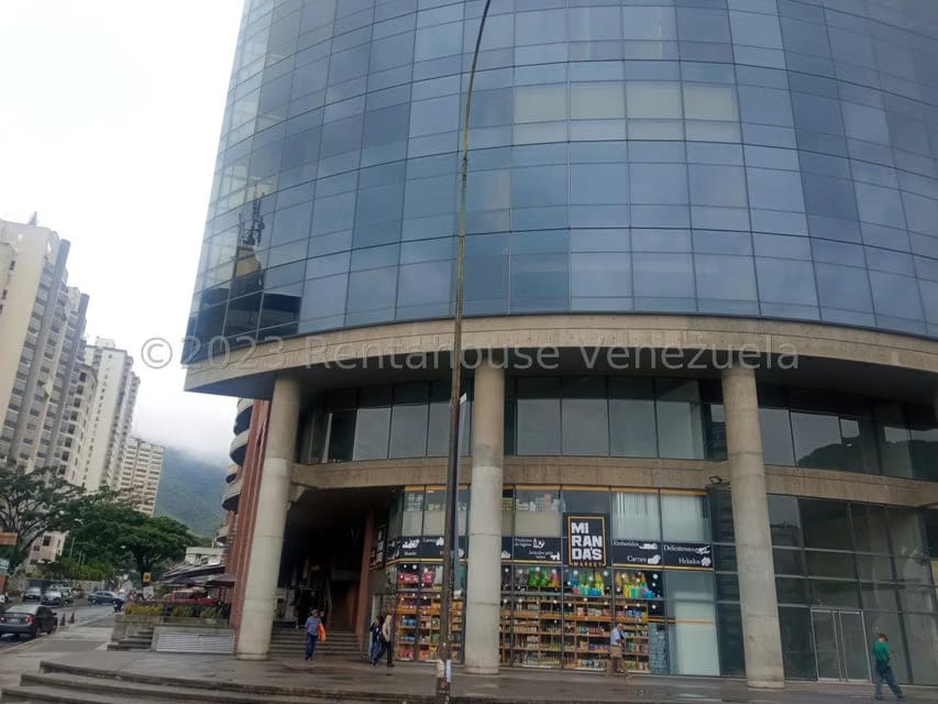 Comercial (Oficina) en Alquiler en Los Dos Caminos, Distrito Metropolitano - 11