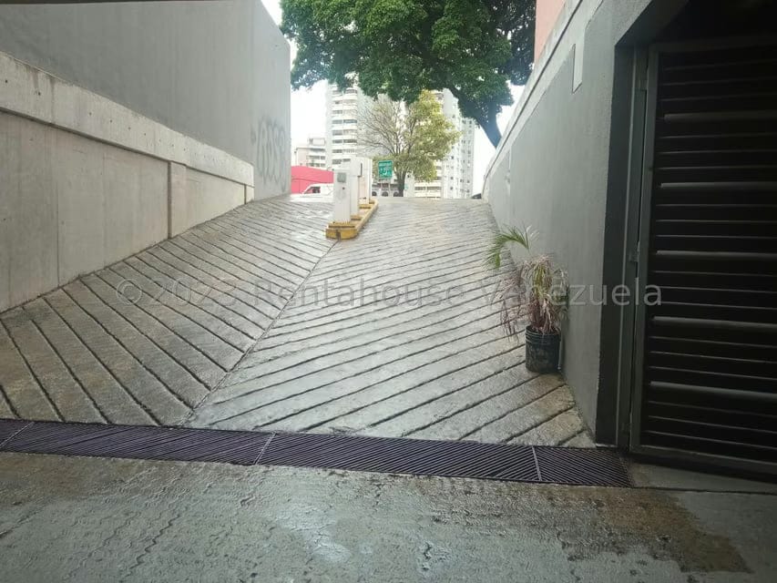 Comercial (Oficina) en Alquiler en Los Dos Caminos, Distrito Metropolitano - 16