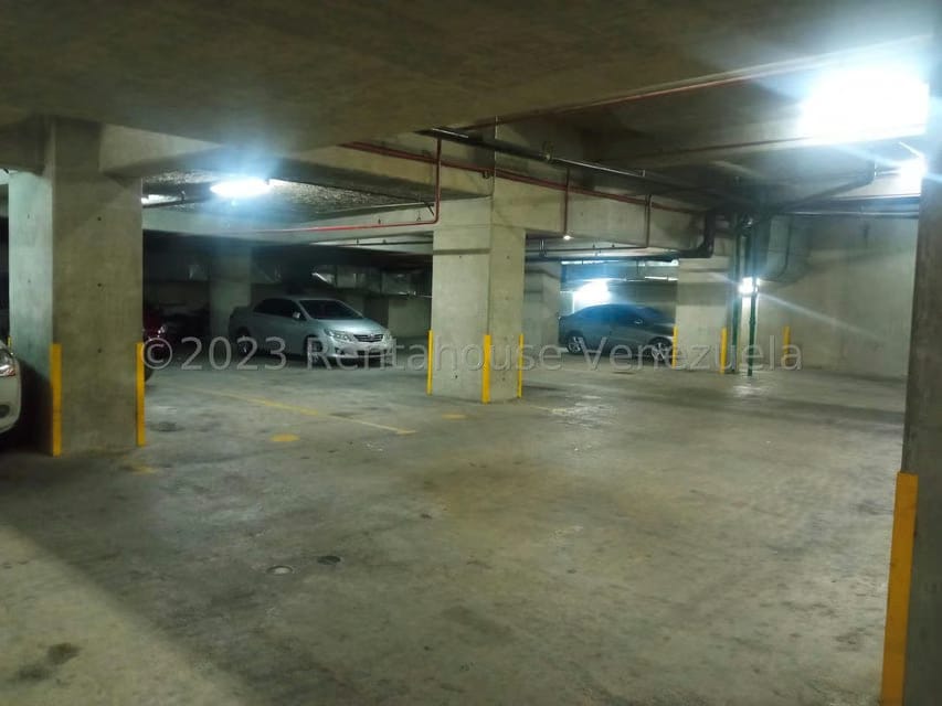 Comercial (Oficina) en Alquiler en Los Dos Caminos, Distrito Metropolitano - 17