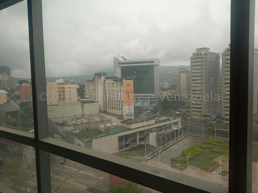 Comercial (Oficina) en Alquiler en Los Dos Caminos, Distrito Metropolitano - 19