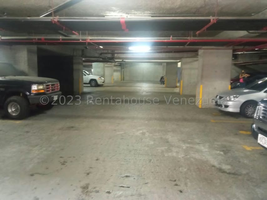 Comercial (Oficina) en Alquiler en Los Dos Caminos, Distrito Metropolitano - 4