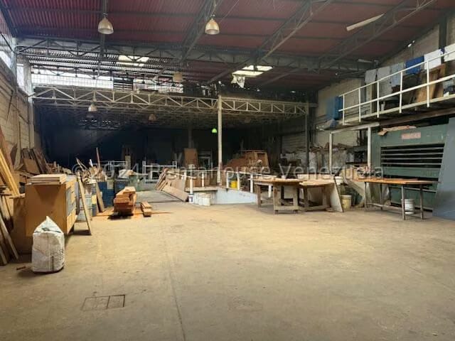 Comercial (Galpon - Deposito) en Venta en Sarria, Distrito Metropolitano - 2