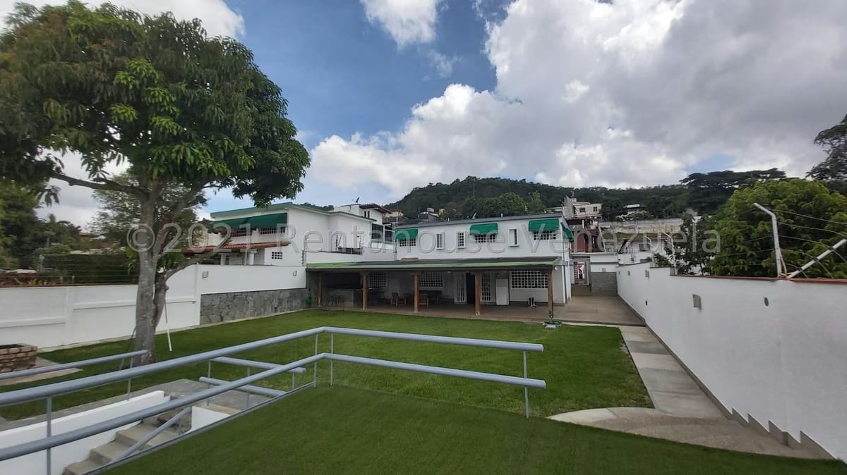 CASA EN VENTA SELENE MARIN – MLS#22-3768