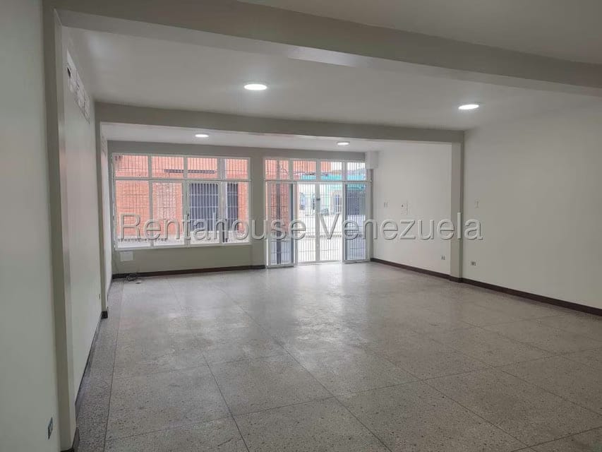 Comercial (Local Comercial) en Alquiler en Zona Este, Lara - 3