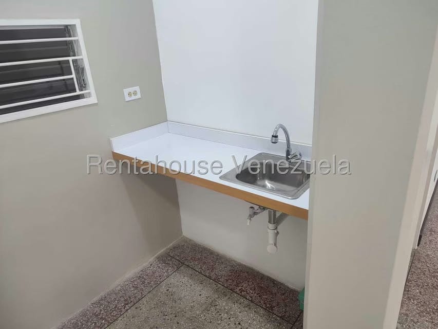 Comercial (Local Comercial) en Alquiler en Zona Este, Lara - 8