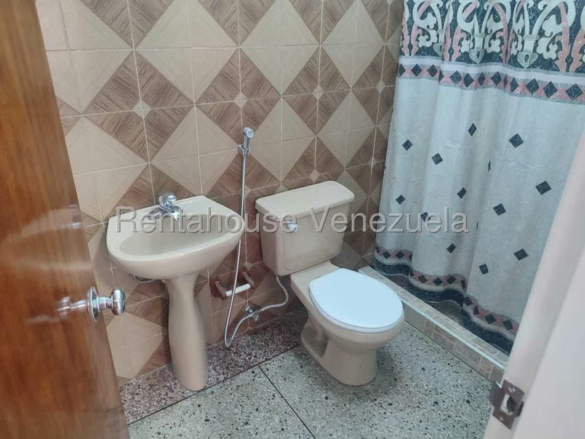 Comercial (Local Comercial) en Alquiler en Zona Este, Lara - 9