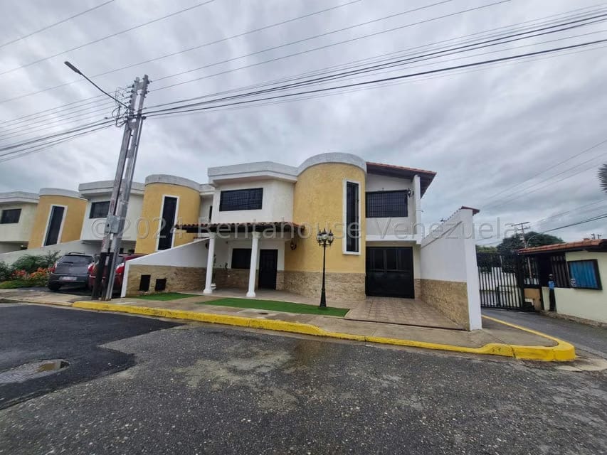 Casa (Duplex) en Venta en Conjunto Residencial Las Carolinas II, Aragua - 2