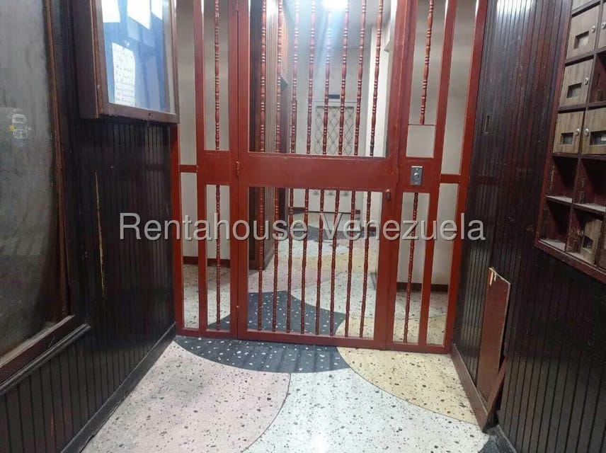 Apartamento (1 Nivel) en Venta en Parroquia Santa Rosalia, Distrito Metropolitano - 2