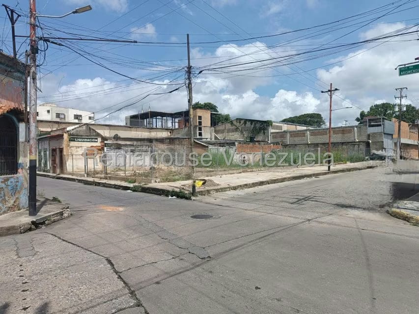 Terreno (Comercial) en Alquiler en Avenida Cedeno, Carabobo - 2